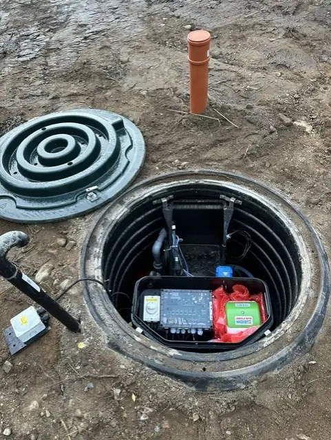 Elinstallation i pumpstation på lantbruk